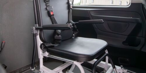 Mercedes Vito • 1 Rollstuhlplatz • 4 Sitzplätze • elektrische Auffahrrampe