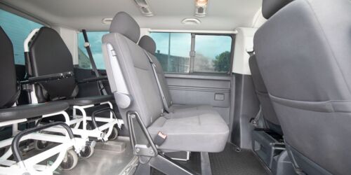 VW Bus T6 kurz • 2 Rollstuhlplätze • 3 Sitzplätze • mit Auffahrrampe
