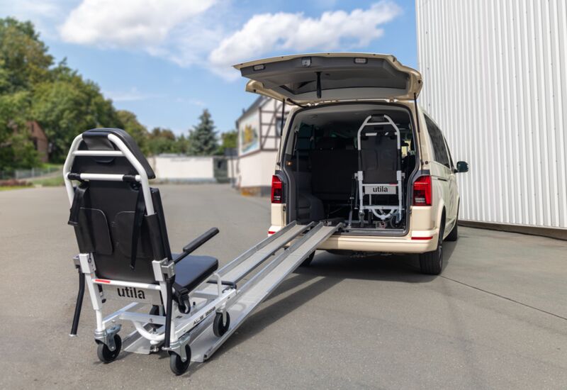 VW Bus T6 • 2 Rollstuhlplätze • 6 Sitzplätze • mit Auffahrrampe